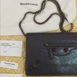 BALENCIAGA GIANT BRASS CHAIN ON WALLET DARK GREY